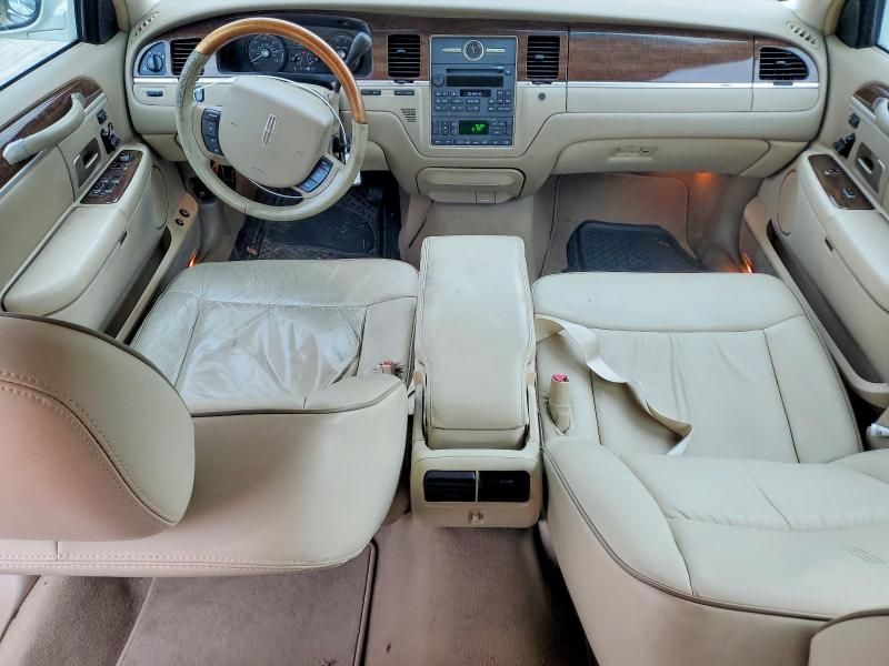 2007 Lincoln Town car Designer