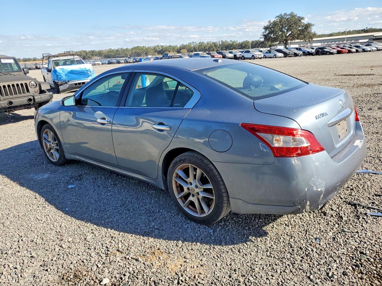 2010 Nissan Maxima s