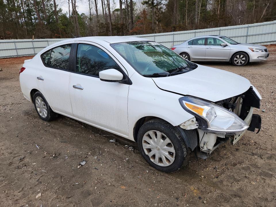 2019 Niss Versa