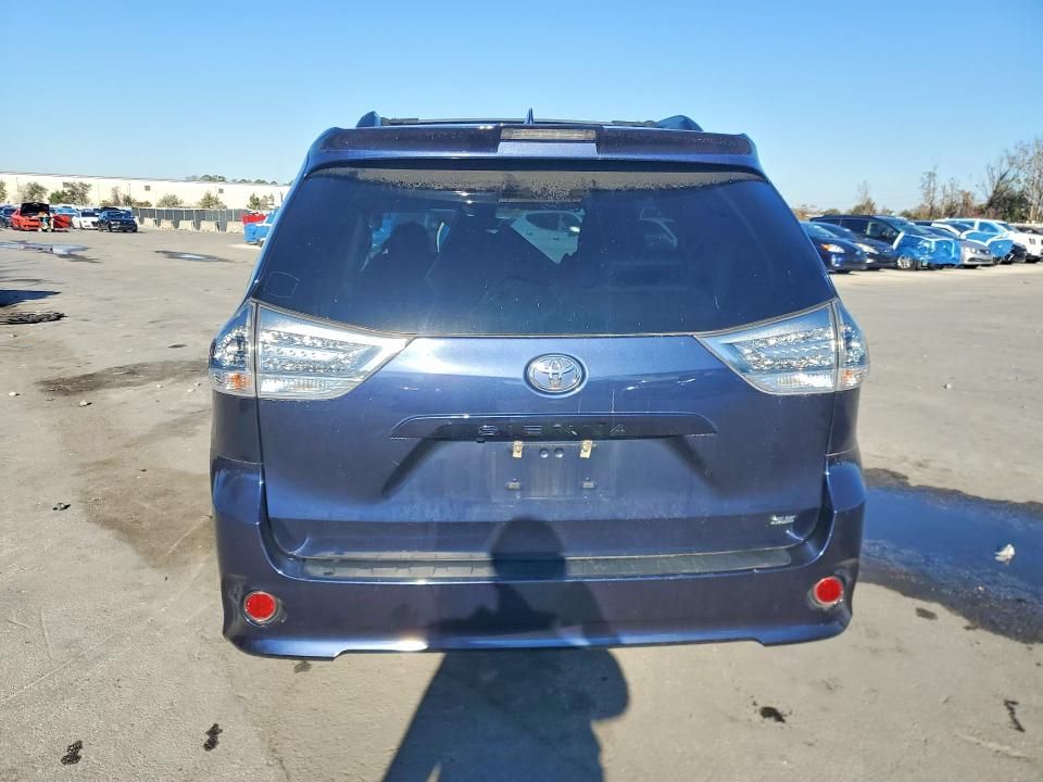 2019 Toyota Sienna se