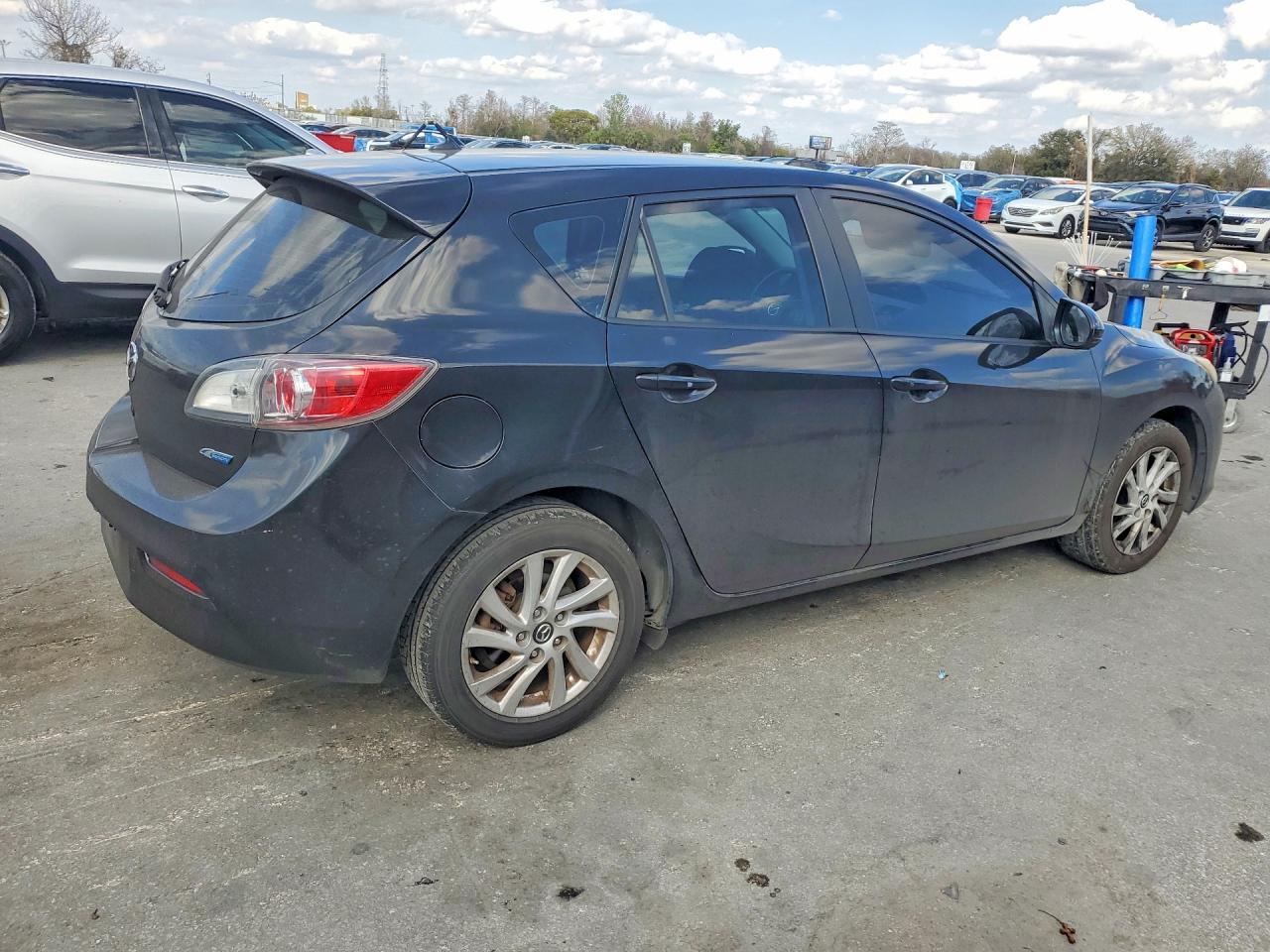 2013 Mazda 3 I