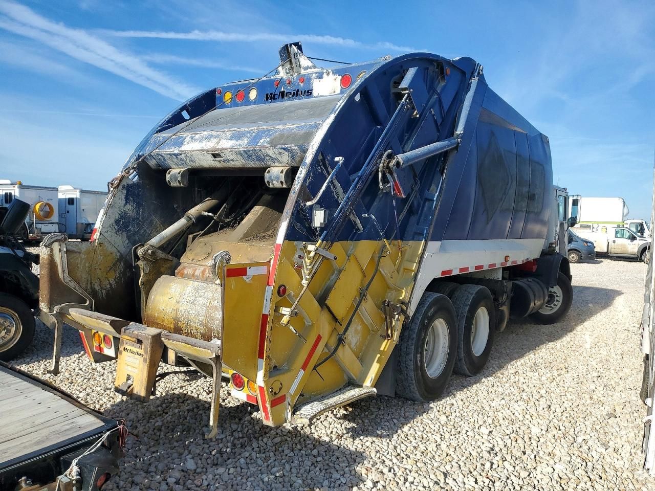 2009 Mack MRU600 Refuse Truck
