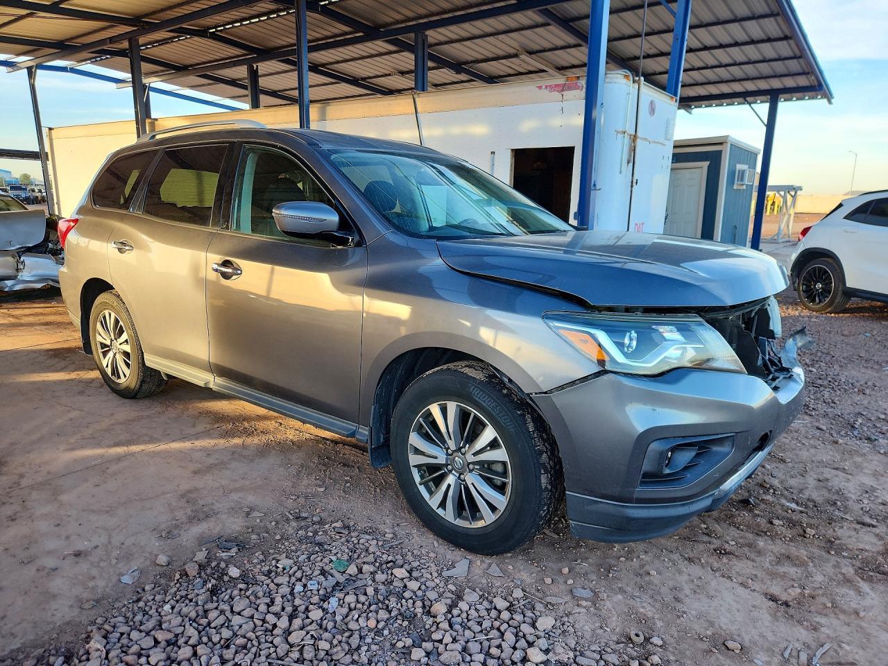 2017 Nissan Pathfinder sv