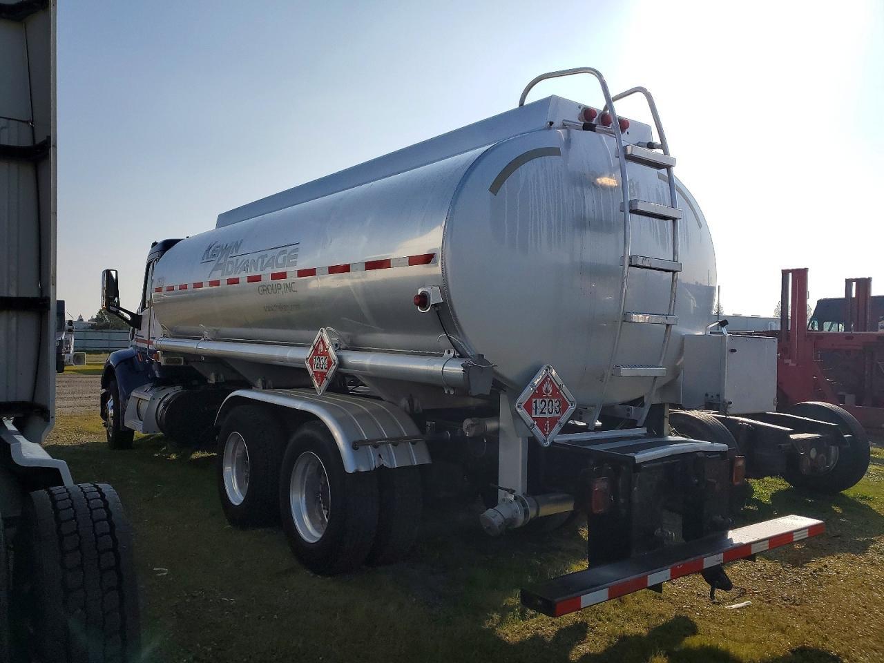2017 Peterbilt Tractor 579-Semi Truck