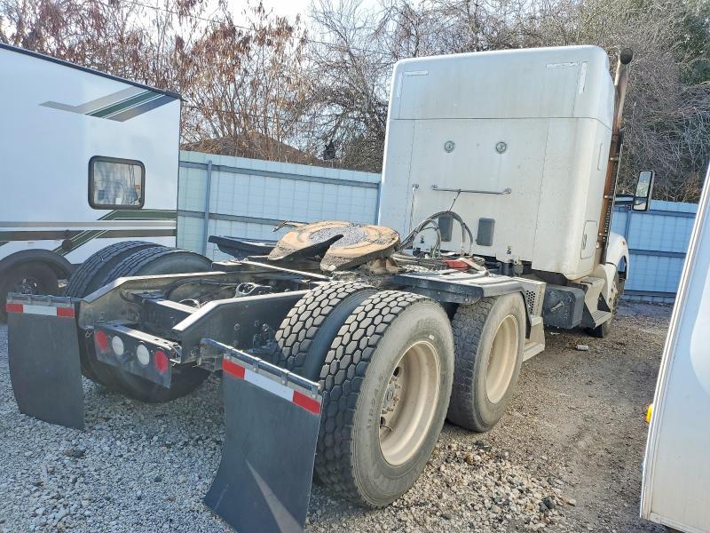 2016 Kenworth T880 Semi Truck