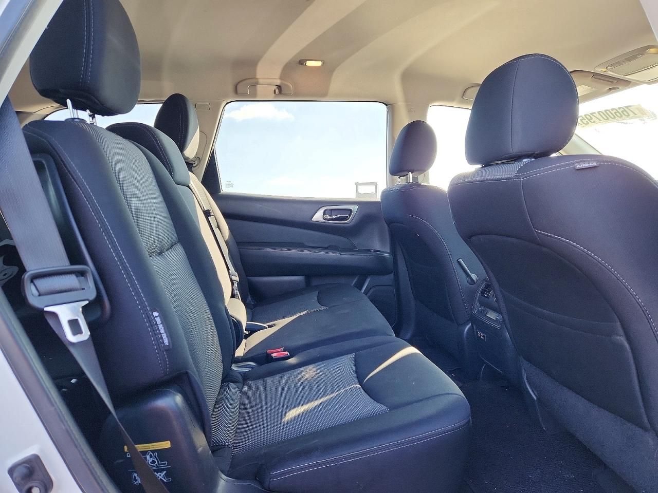 2019 Nissan Pathfinder s