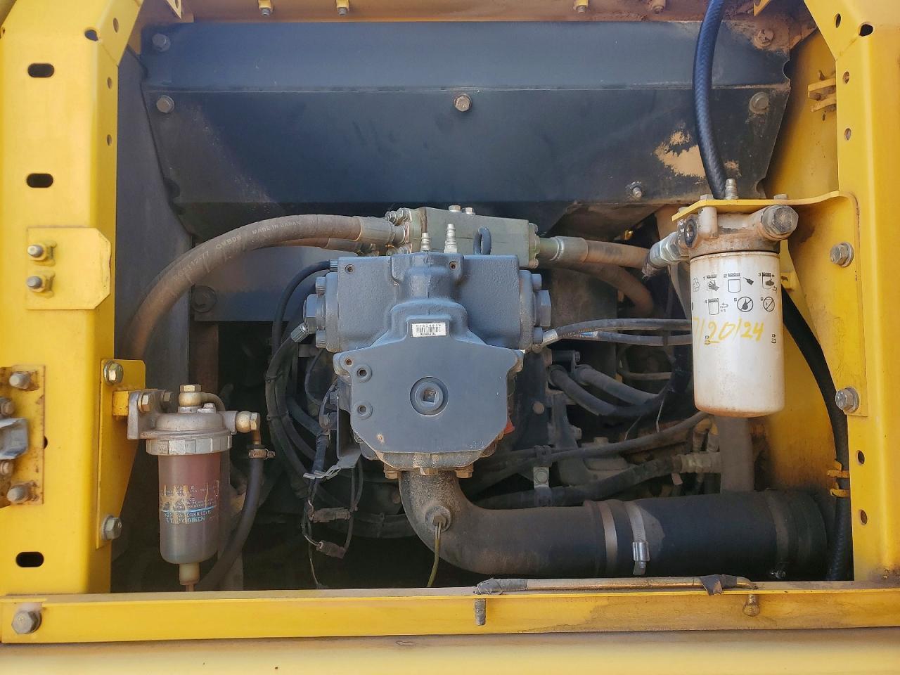 2010 Komatsu PC220 LC Excavator