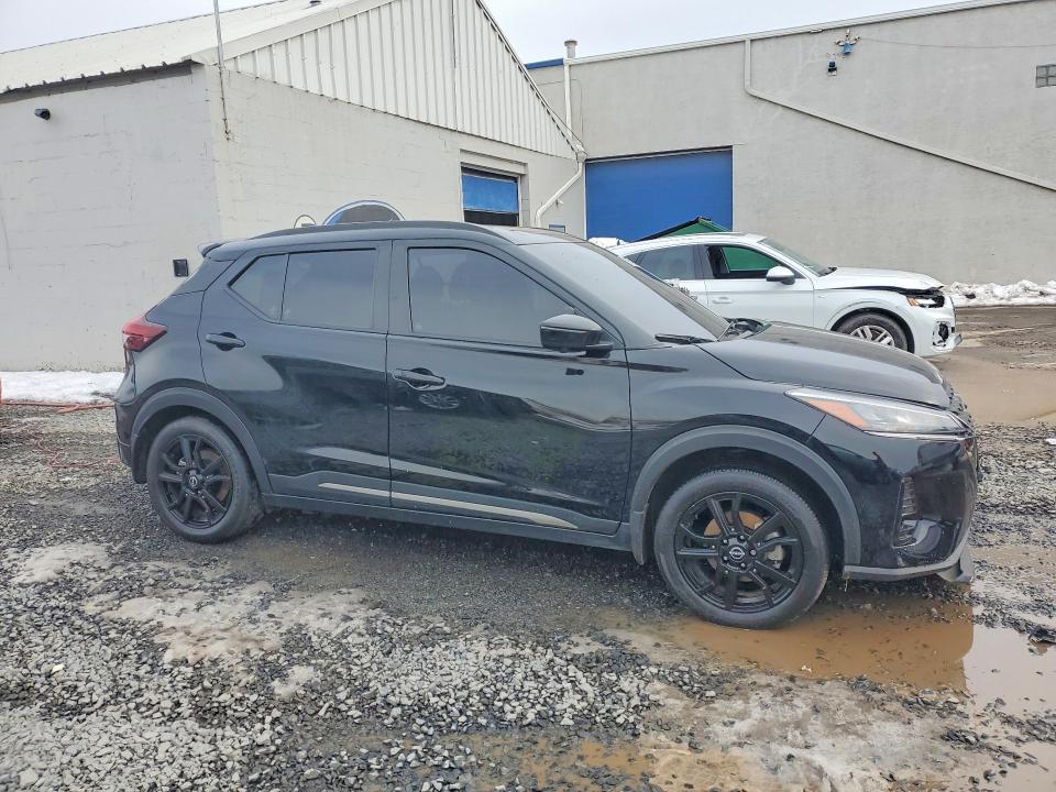 2023 Nissan Kicks sr