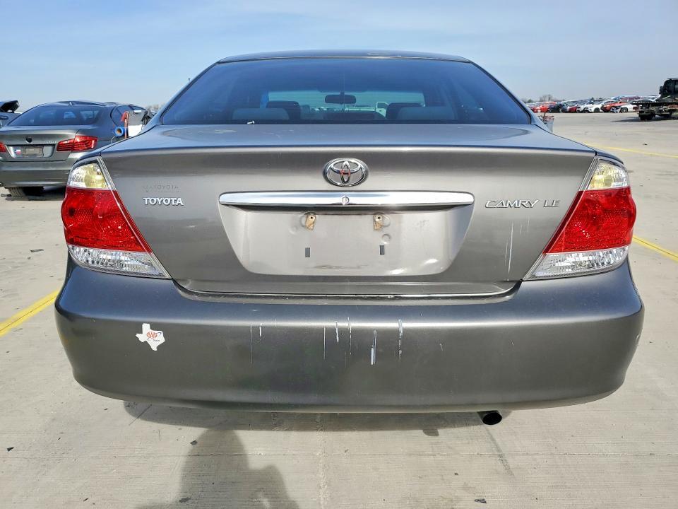 2005 Toyota Camry le