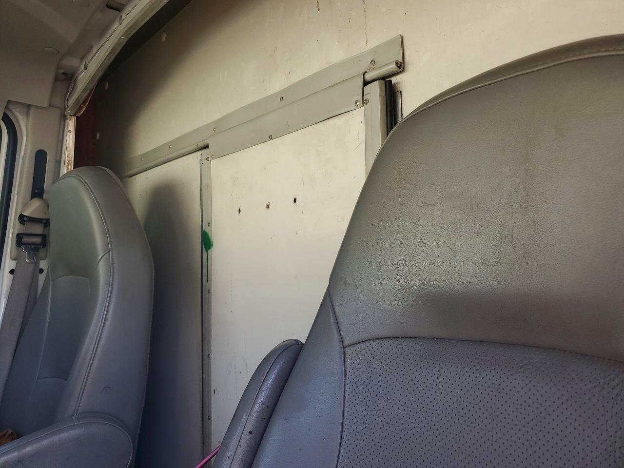 2003 Ford E350 BOX Truck