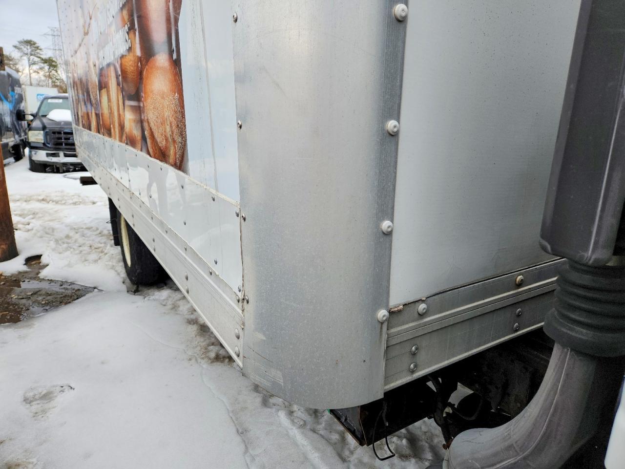 2015 Isuzu NPR HD BOX Truck