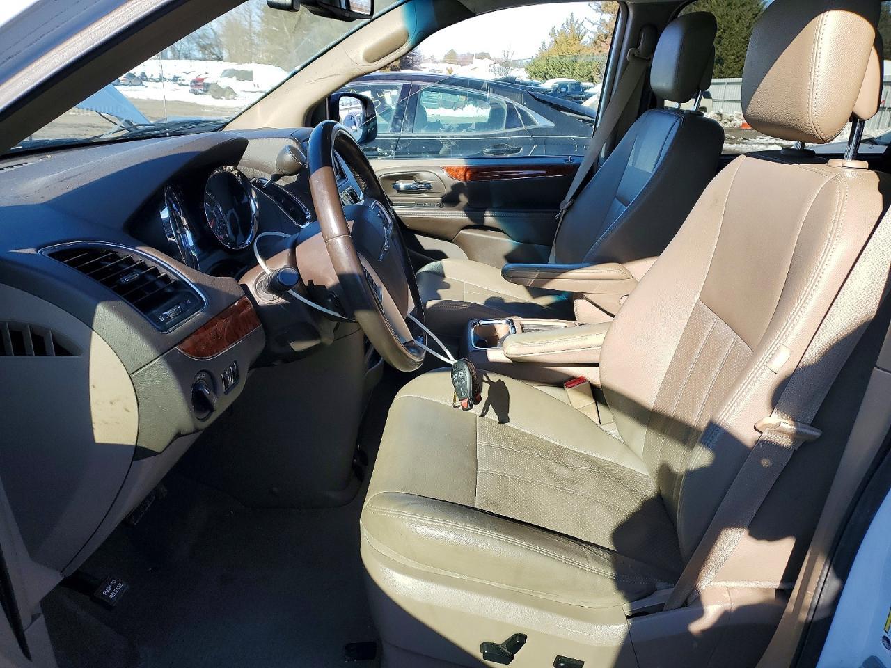2015 Chrysler Town & Country Touring l