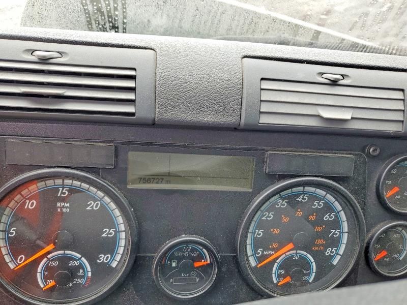 2018 Freightliner Cascadia 125 Semi Truck