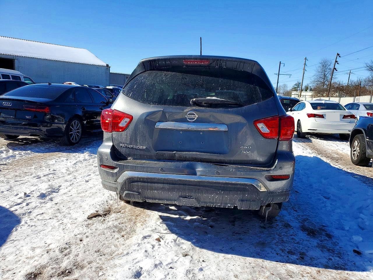 2018 Nissan Pathfinder s