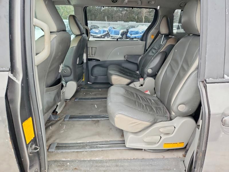 2011 Toyota Sienna le