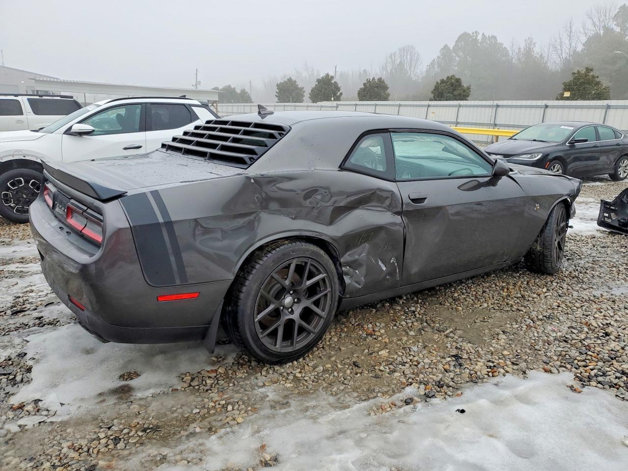 2016 Dodge Challenger r