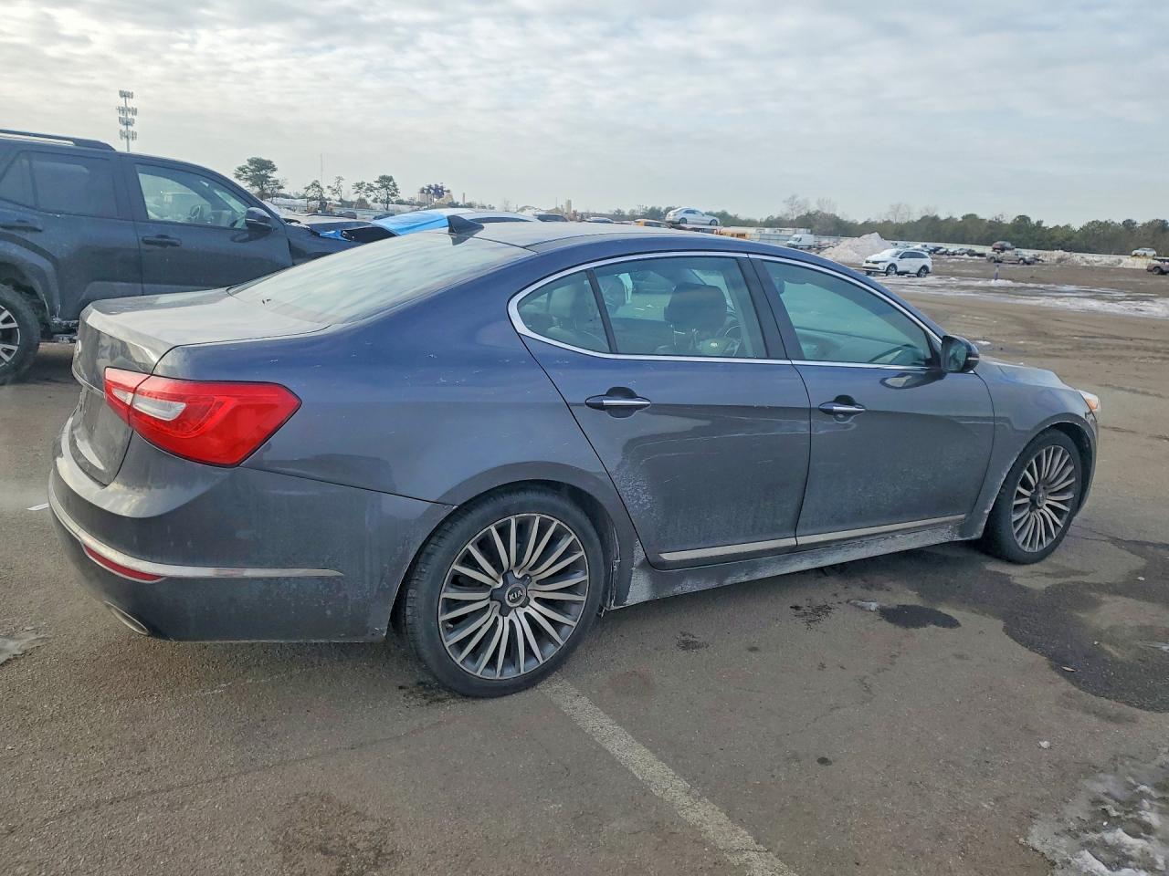 2014 KIA Cadenza Premium