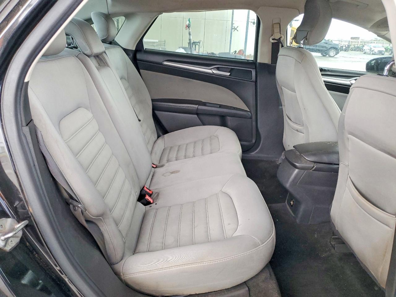 2013 Ford Fusion s
