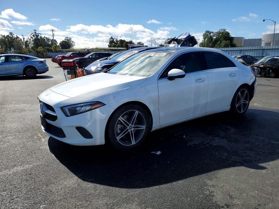 2022 Mercedes-Benz A 220