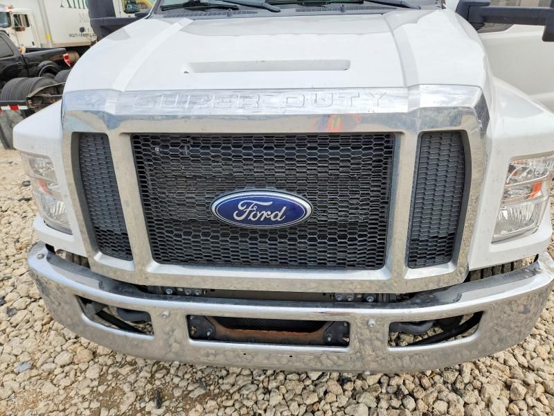 2018 Ford F750 Super Duty Flatbed Truck