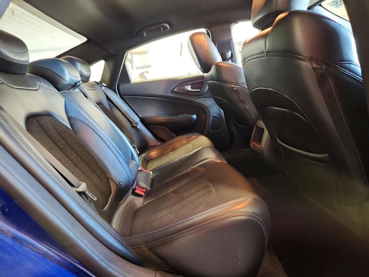 2016 Chrysler 200 s