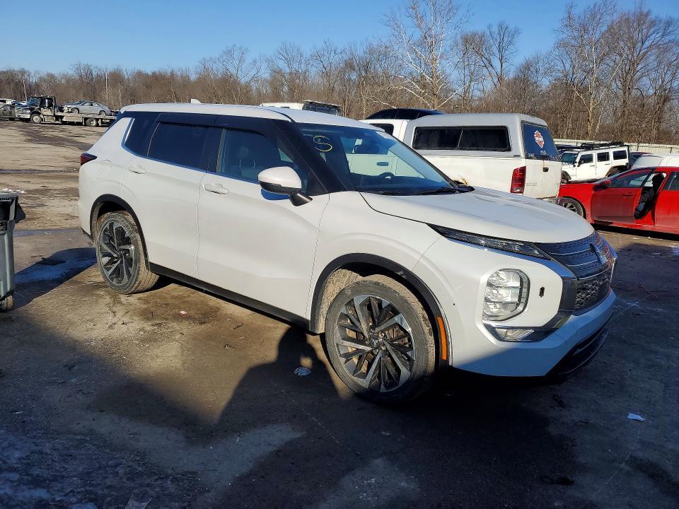 2022 Mitsubishi Outlander es