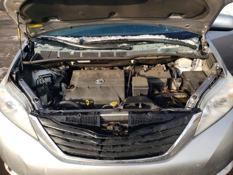 2013 Toyota Sienna le