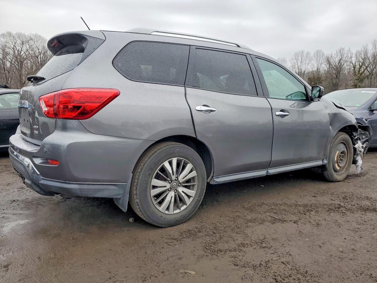 2017 Nissan Pathfinder sv