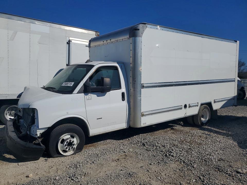 2022 GMC Savana Cut-box Truck