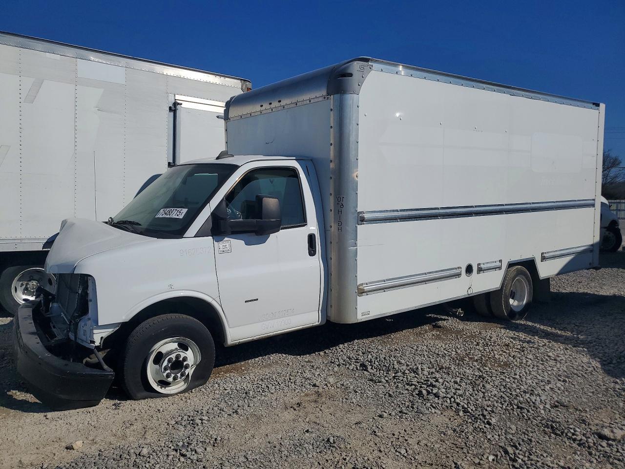 2022 GMC Savana CUT-BOX Truck