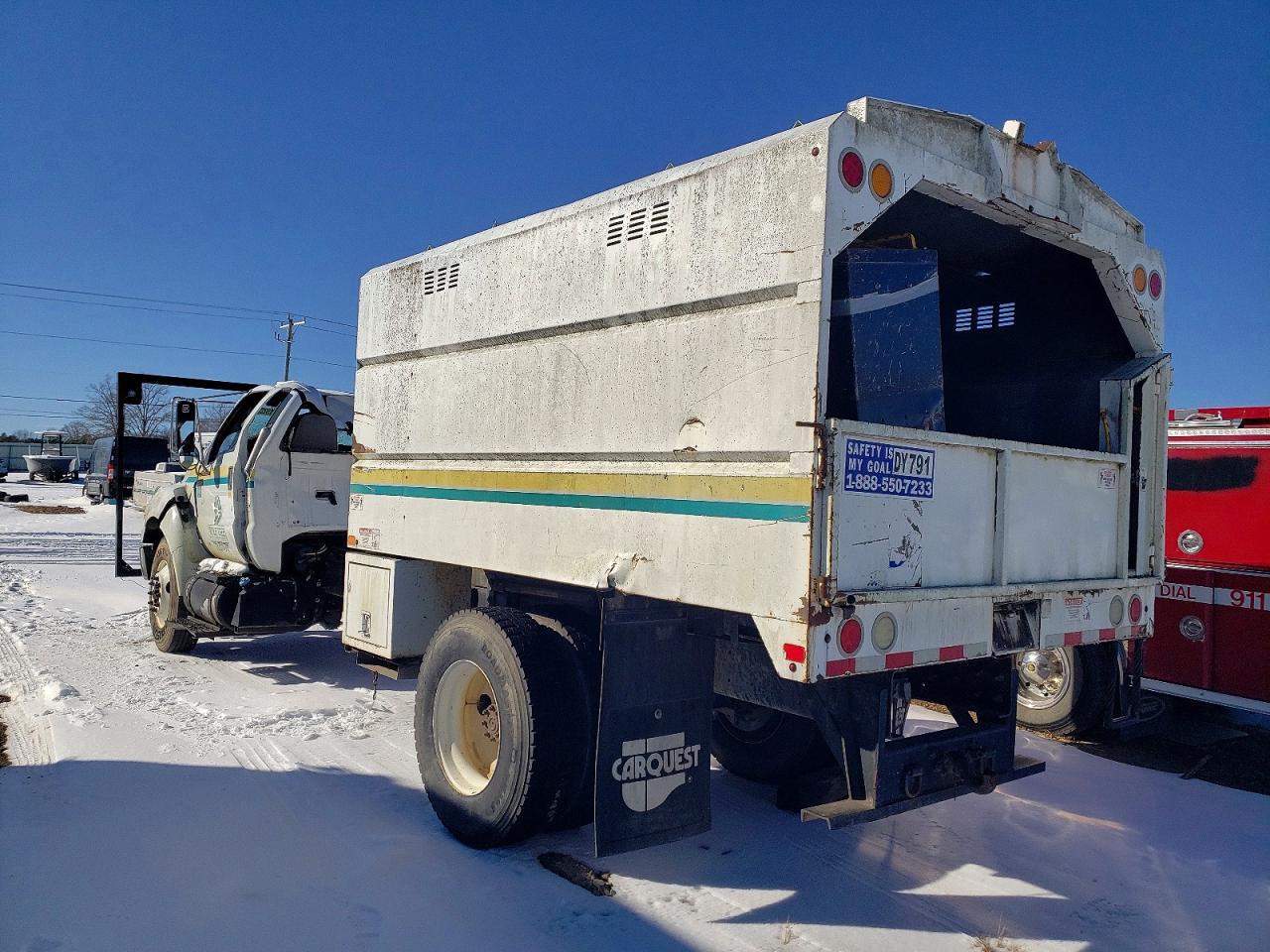 2015 Ford F750 Super Duty Chipper Truck