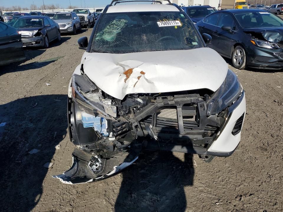 2023 Nissan Kicks sr