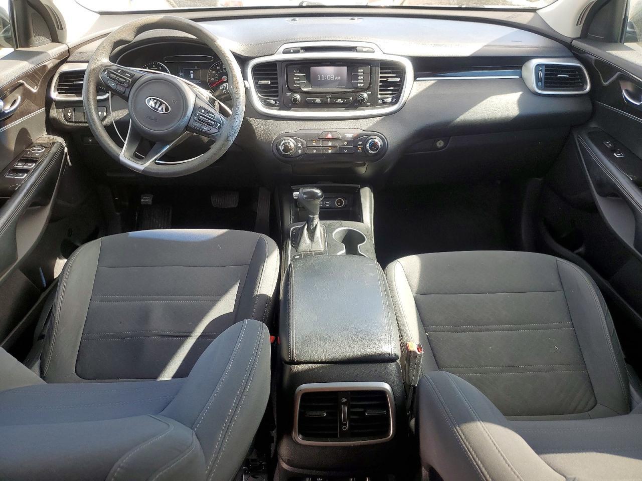 2016 KIA Sorento lx V6