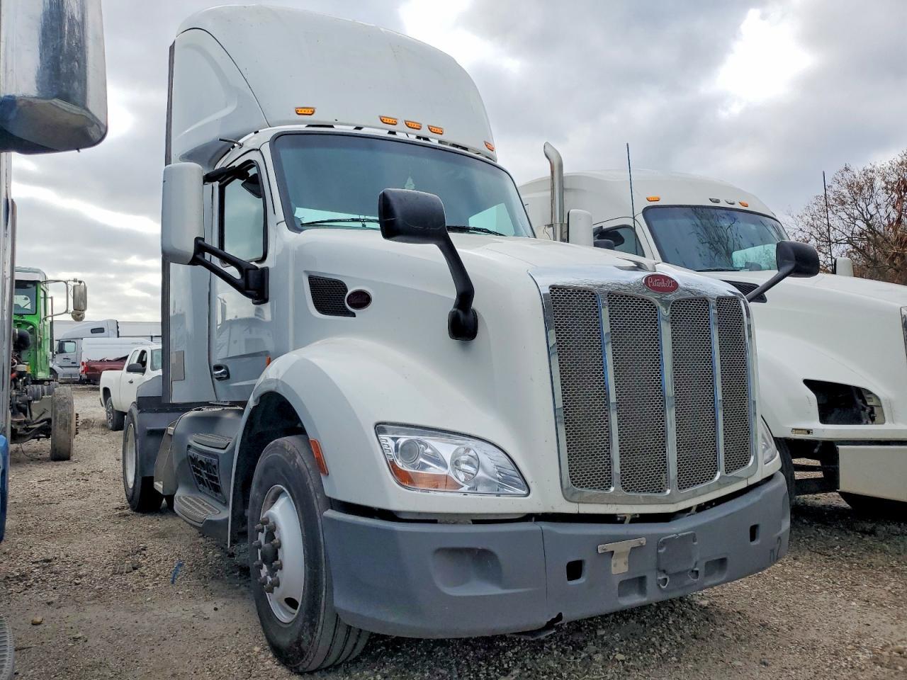 2018 Peterbilt 579 Semi Truck