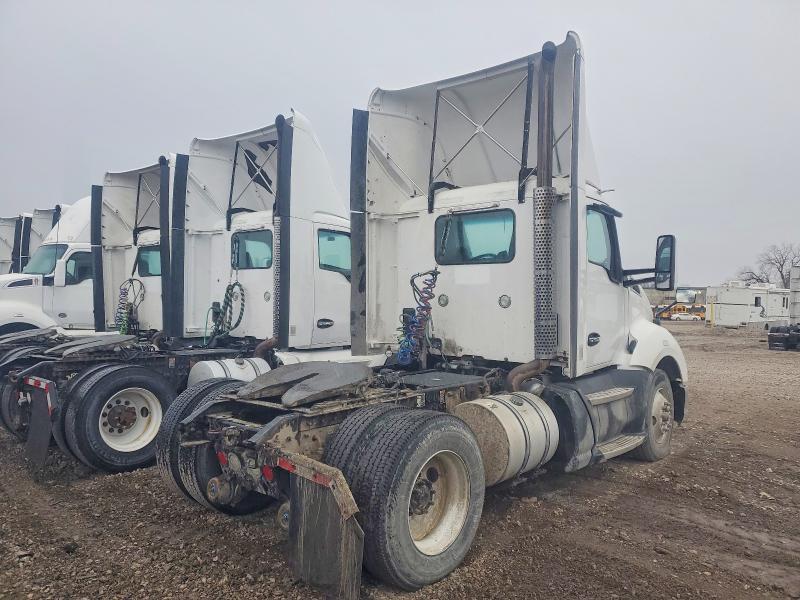 2016 Kenworth T680-Semi Truck