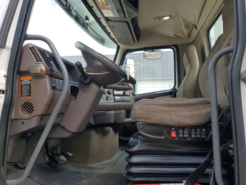 2016 Volvo Vnl 670 Semi Truck