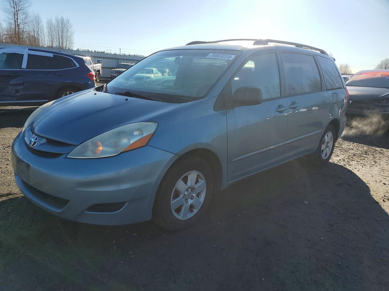 2006 Toyota Sienna le 8 Passenger