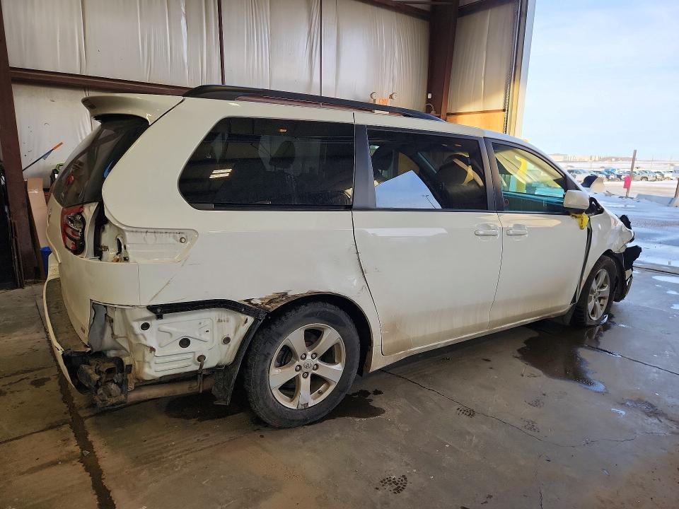 2017 Toyota Sienna le 8-passenger