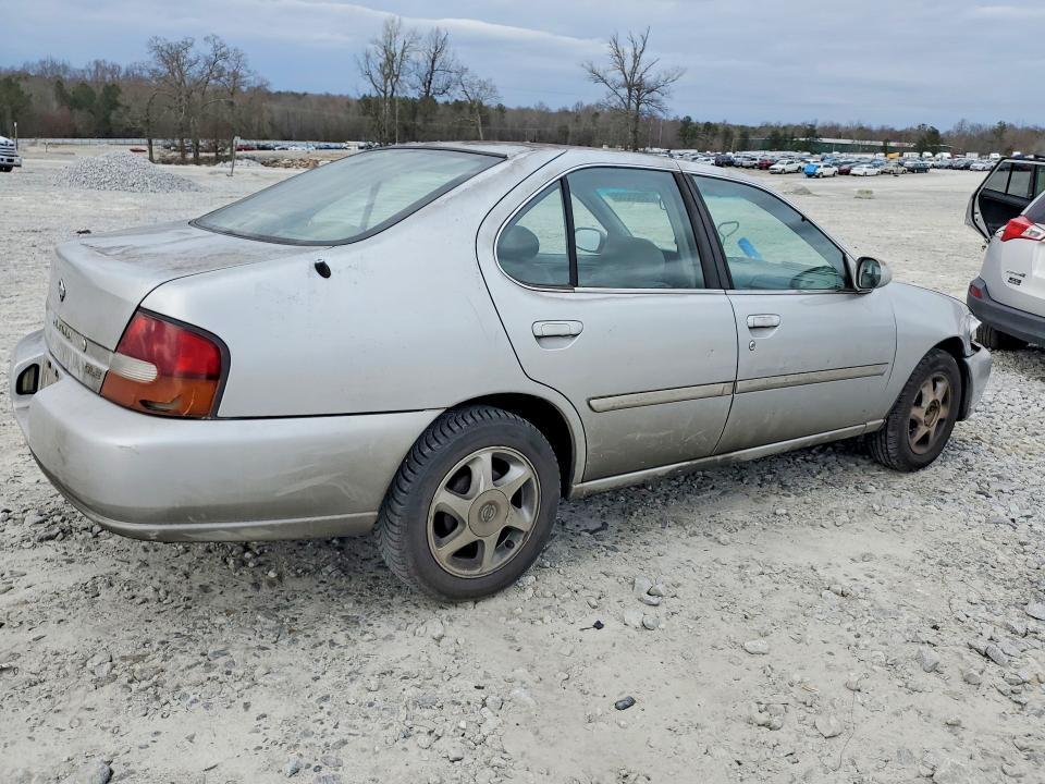 1999 Nissan Altima xe