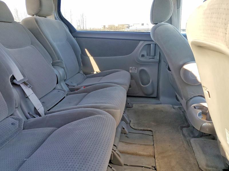 2006 Toyota Sienna le 8 Passenger