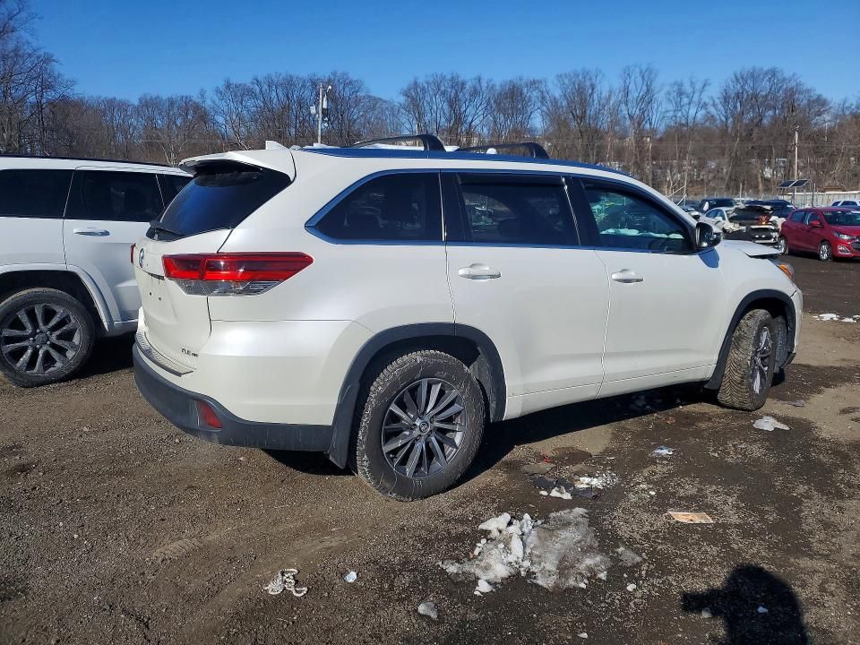2018 Toyota Highlander se