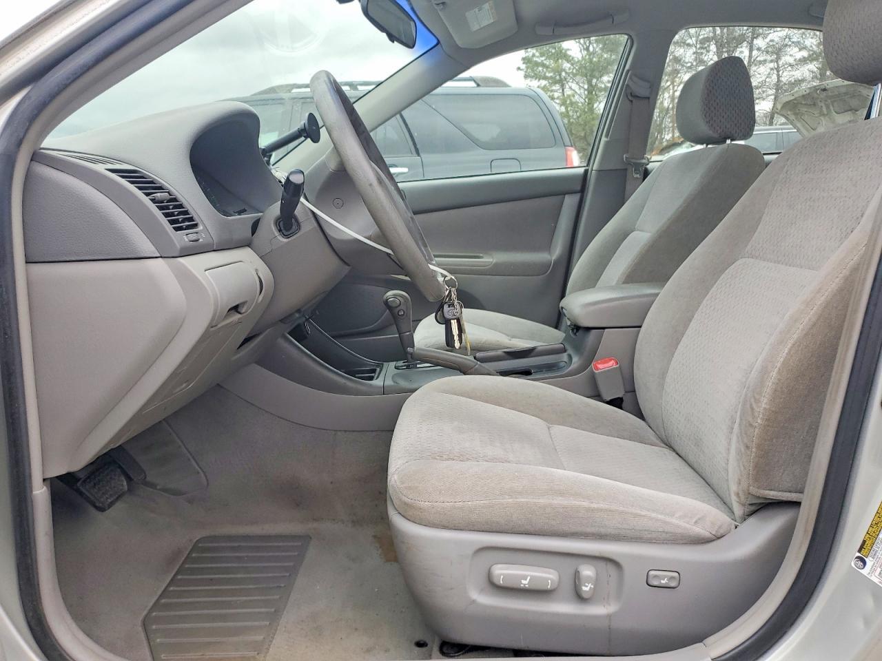 2004 Toyota Camry le