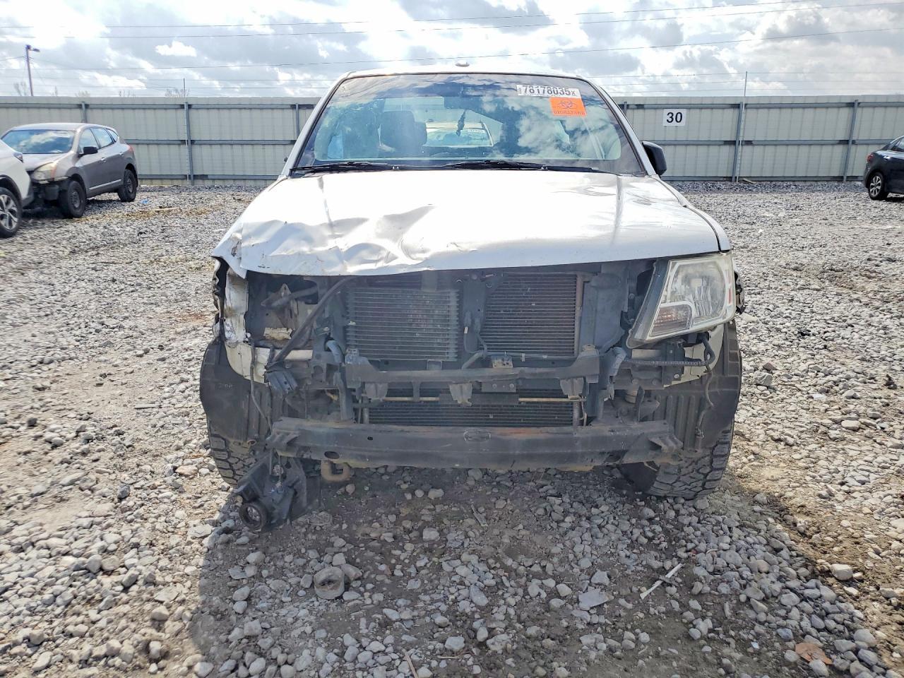 2014 Niss Frontier SV