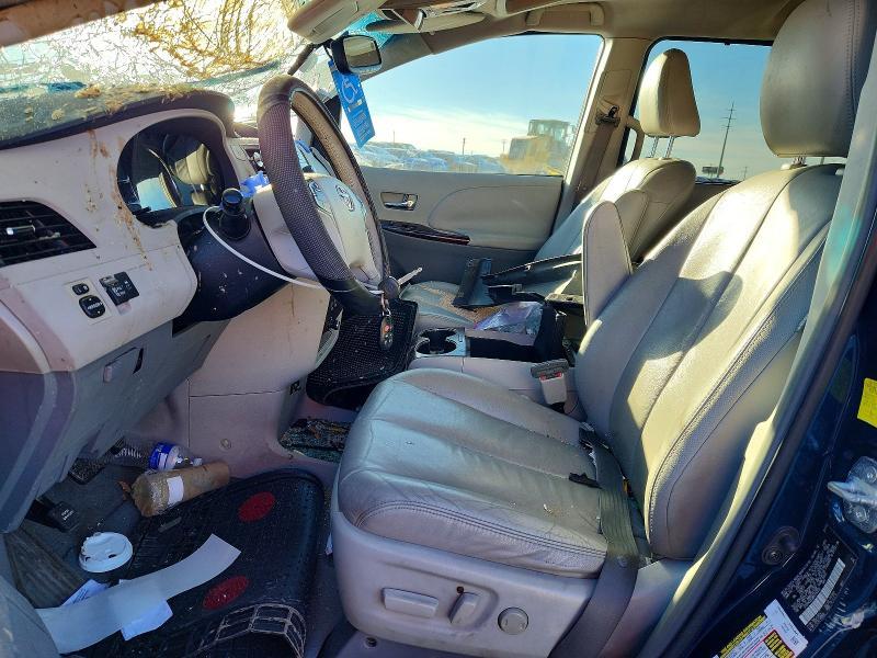 2011 Toyota Sienna xle 8-passenger