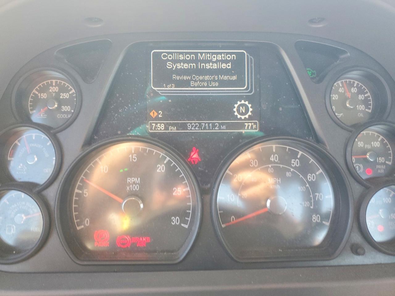 2017 Peterbilt 579 Semi Truck