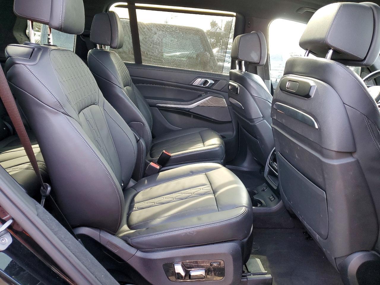 2023 BMW X7 M60i