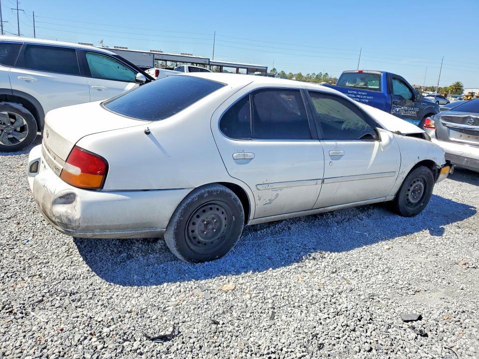 1998 Nissan Altima xe