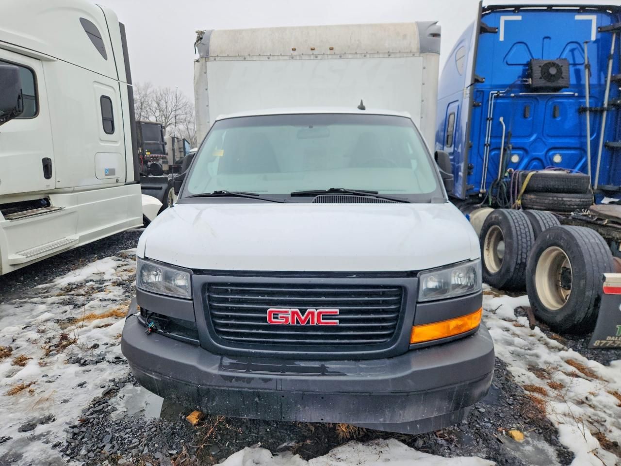2022 GMC Savana BOX Truck
