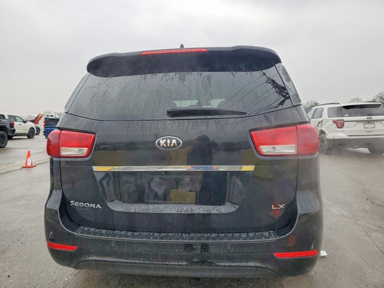 2016 KIA Sedona lx