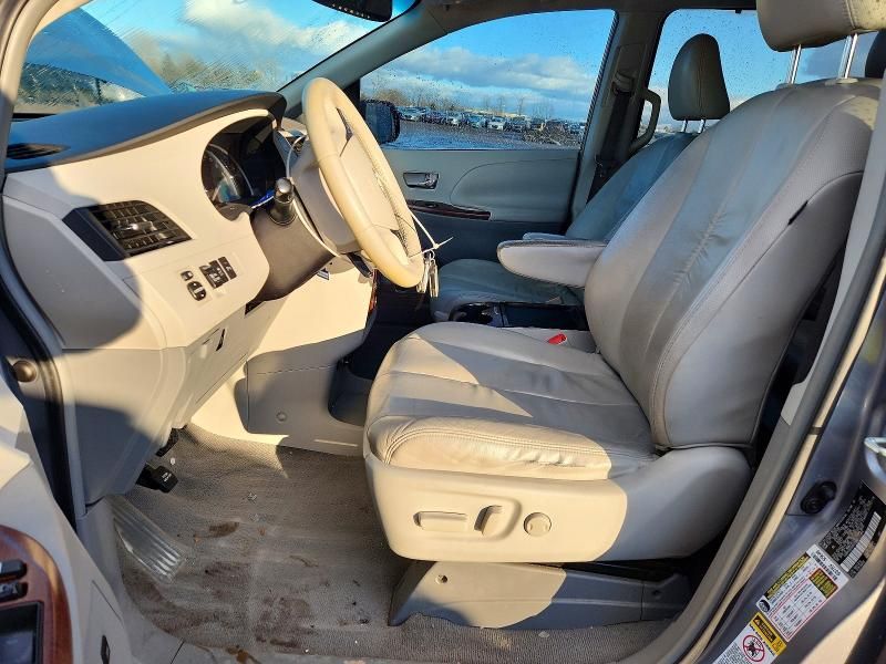2011 Toyota Sienna xle
